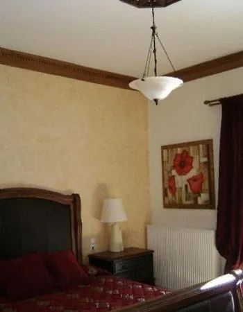 Hotel Margit Karpenísion
