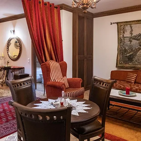 Hotel Margit Karpenísion